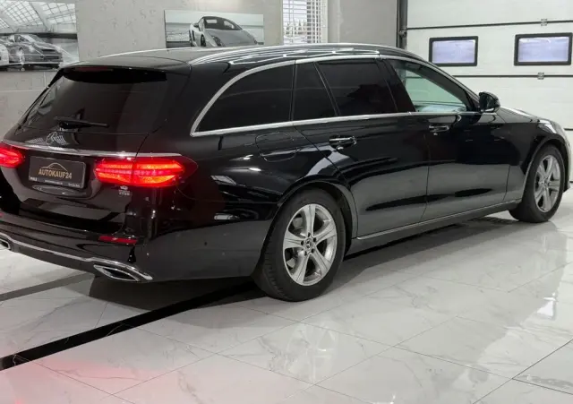 MERCEDES-BENZ Klasa E 220 d 9G-TRONIC