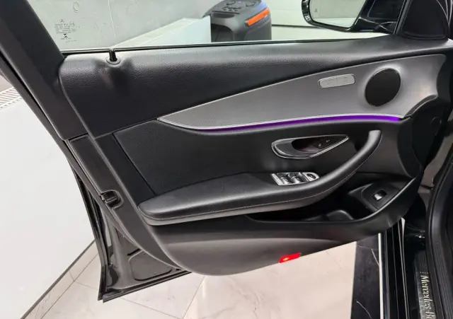 MERCEDES-BENZ Klasa E 220 d 9G-TRONIC