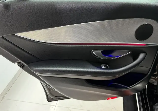 MERCEDES-BENZ Klasa E 220 d 9G-TRONIC