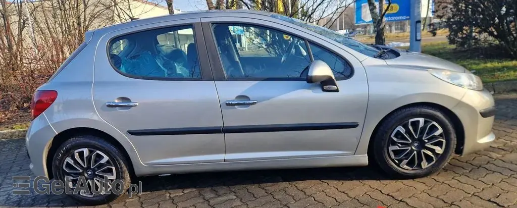 PEUGEOT 207 