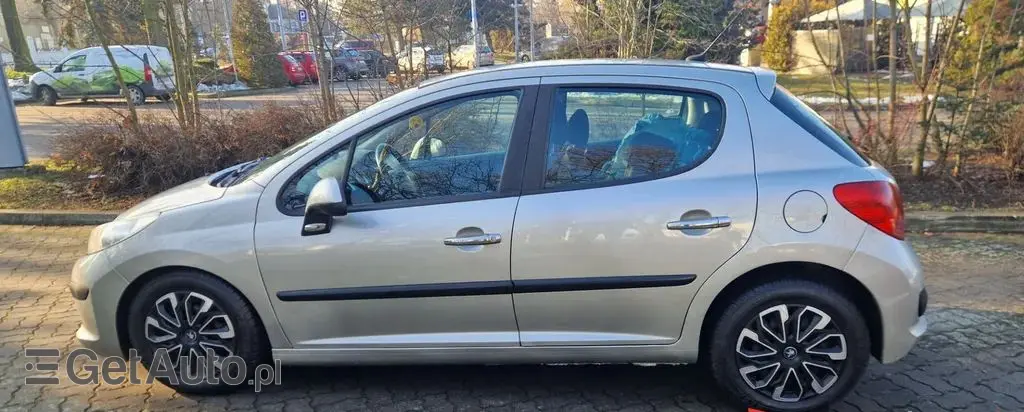 PEUGEOT 207 