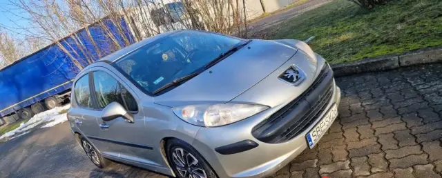 PEUGEOT 207 