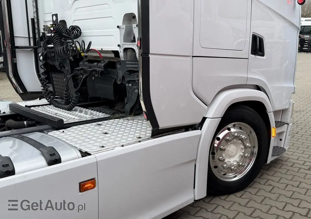 SCANIA 580S scania z Niemiec v8 mega low deck idealny stan 2021 pełna opcja bez egr 