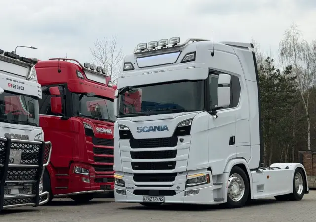 SCANIA 580S scania z Niemiec v8 mega low deck idealny stan 2021 pełna opcja bez egr 