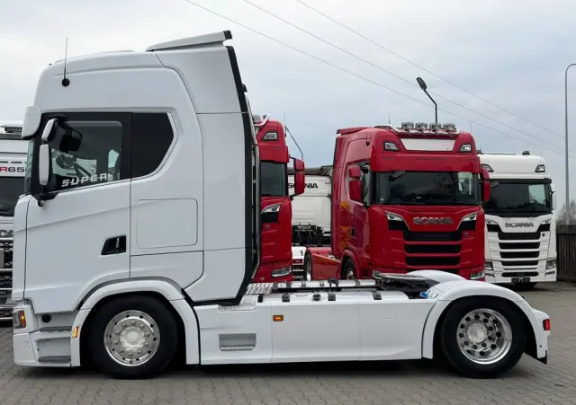 SCANIA 580S scania z Niemiec v8 mega low deck idealny stan 2021 pełna opcja bez egr 