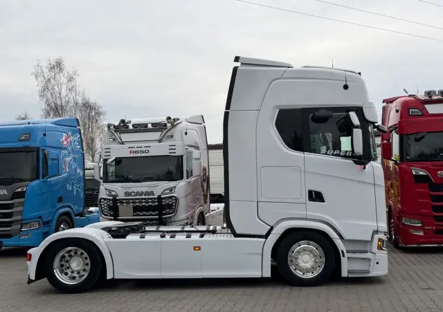 SCANIA 580S scania z Niemiec v8 mega low deck idealny stan 2021 pełna opcja bez egr 