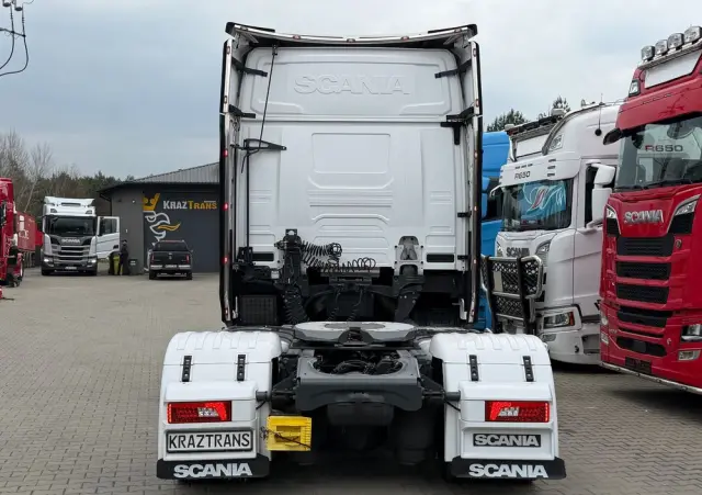 SCANIA 580S scania z Niemiec v8 mega low deck idealny stan 2021 pełna opcja bez egr 