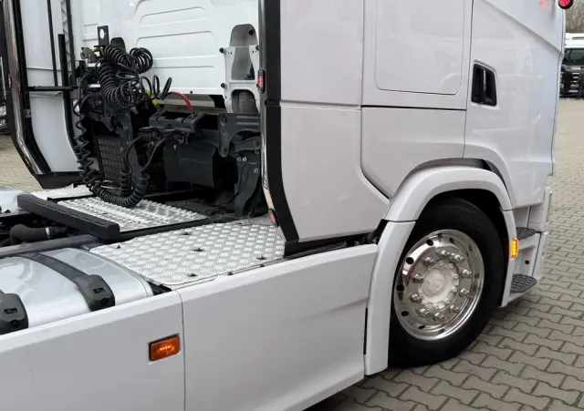 SCANIA 580S scania z Niemiec v8 mega low deck idealny stan 2021 pełna opcja bez egr 