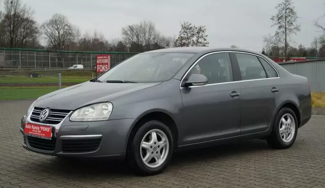 VOLKSWAGEN Jetta 