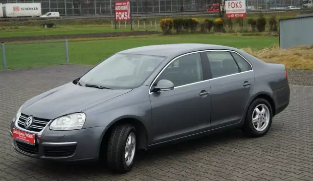 VOLKSWAGEN Jetta 