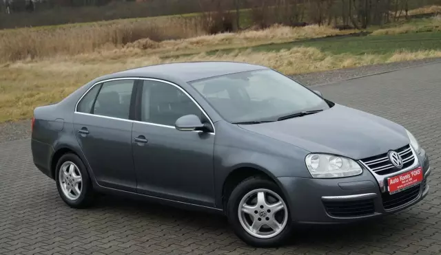 VOLKSWAGEN Jetta 