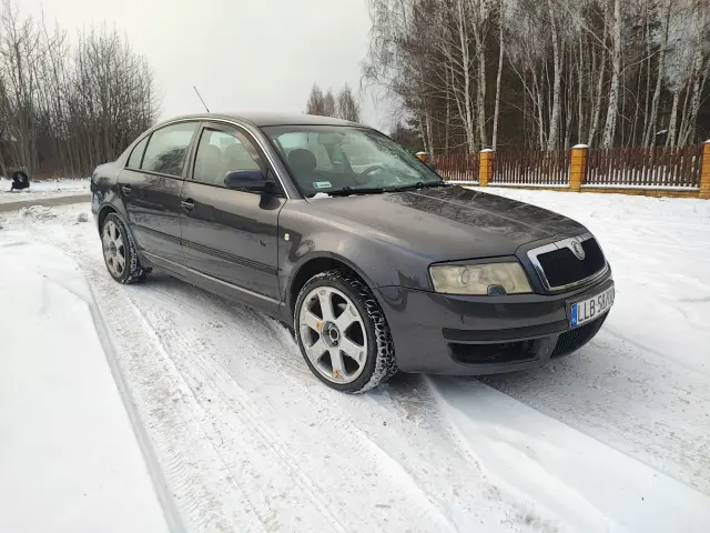 SKODA Superb 