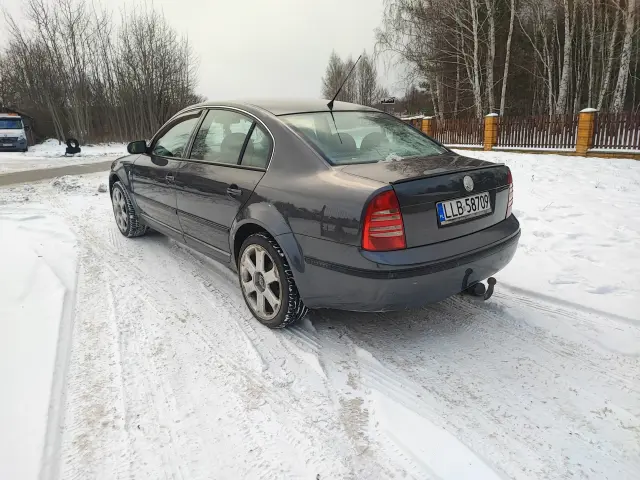 SKODA Superb 