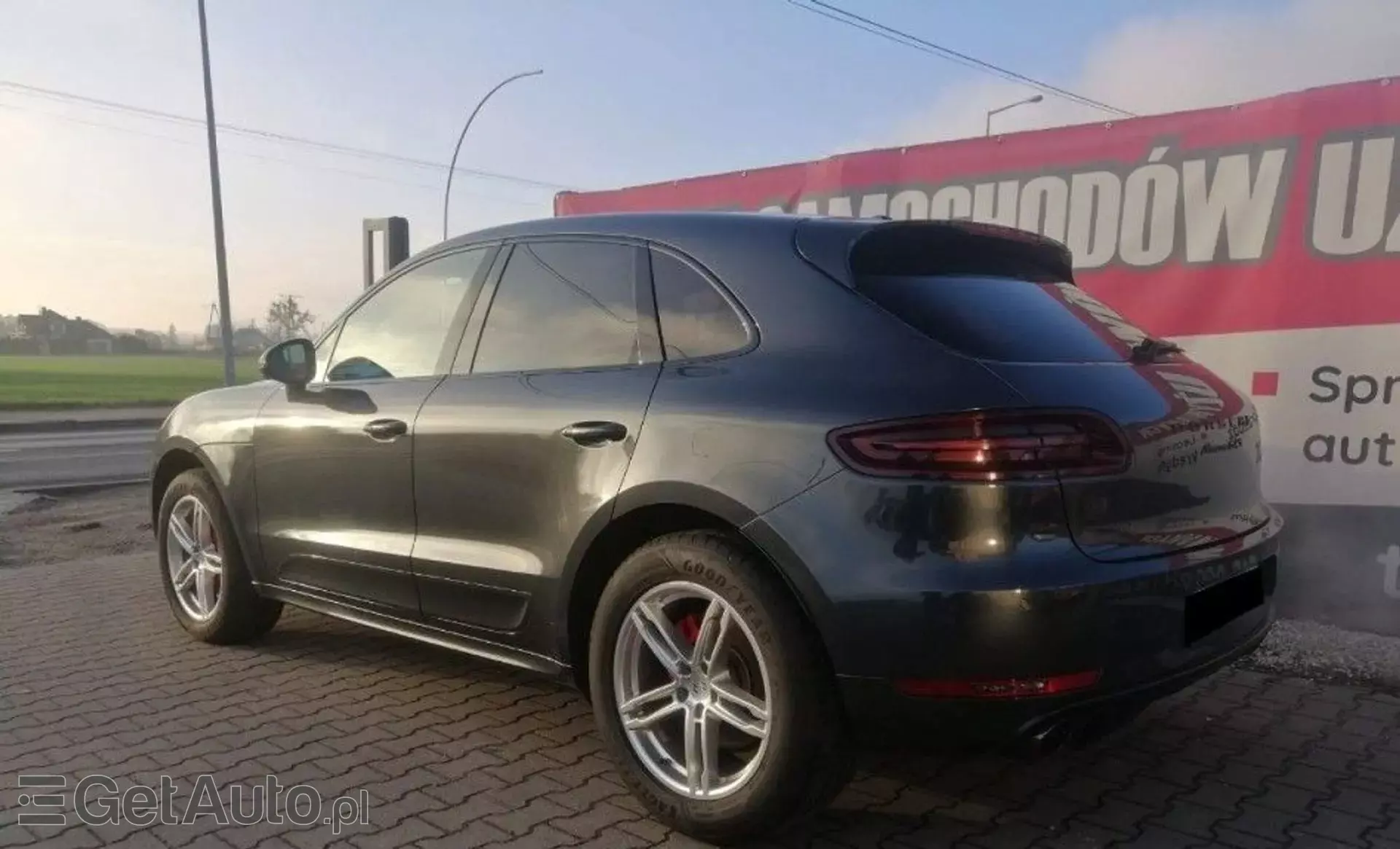 PORSCHE Macan 