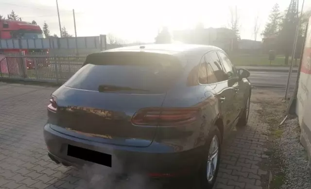 PORSCHE Macan 