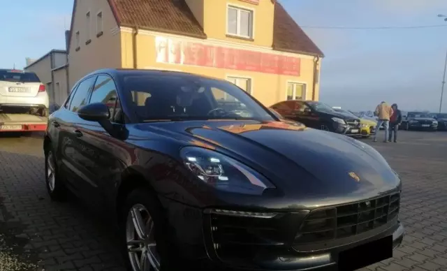 PORSCHE Macan 