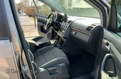 VOLKSWAGEN Touran 