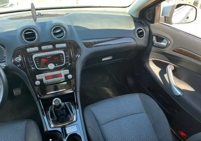 FORD Mondeo 2.0 Ghia