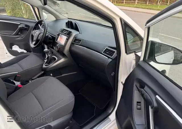 TOYOTA Verso 1.6 Premium