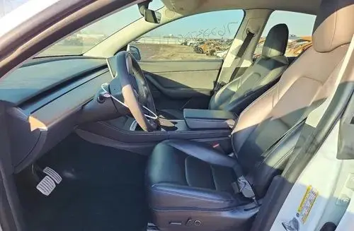 TESLA Y 