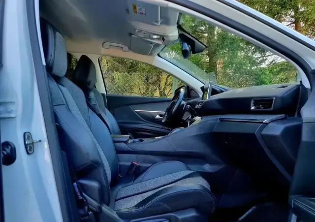 PEUGEOT 5008 BlueHDI 120 EAT6 Stop & Start Allure