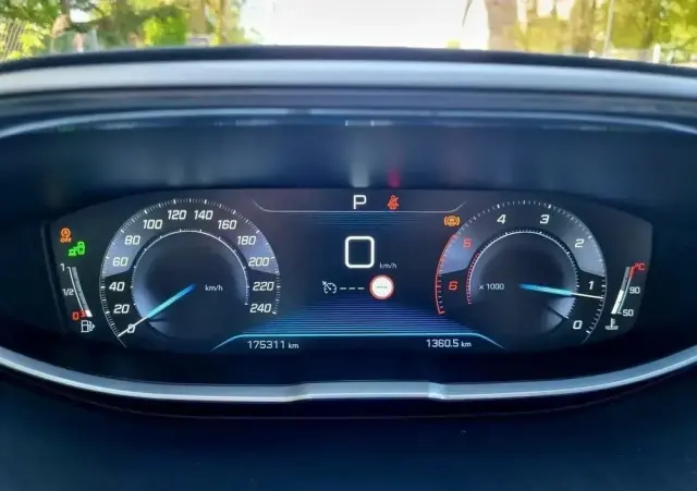 PEUGEOT 5008 BlueHDI 120 EAT6 Stop & Start Allure