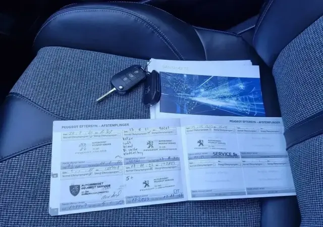 PEUGEOT 5008 BlueHDI 120 EAT6 Stop & Start Allure