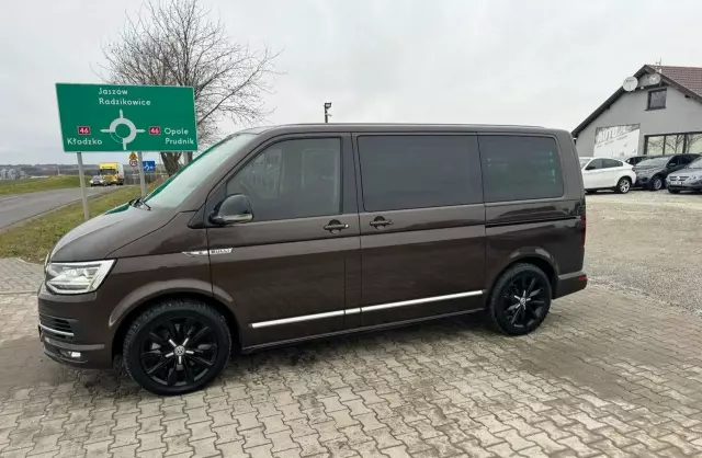 VOLKSWAGEN Multivan 