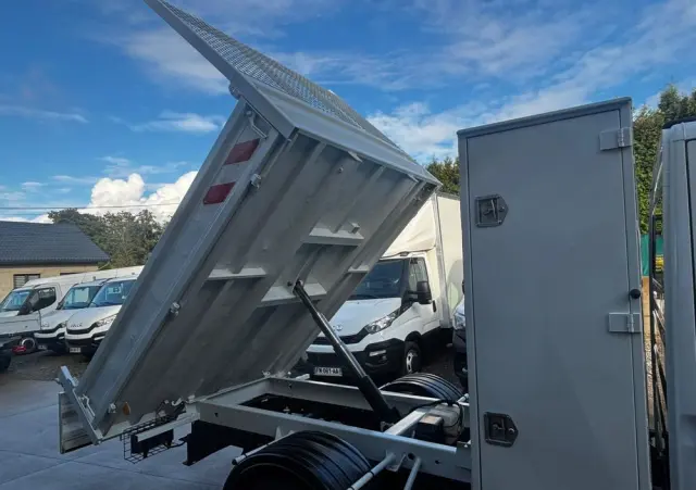 IVECO Daily Doka Dubelkabina 7 osób z wywrotką 