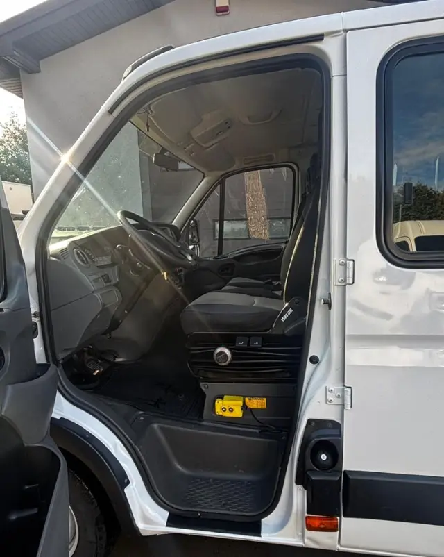 IVECO Daily Doka Dubelkabina 7 osób z wywrotką 