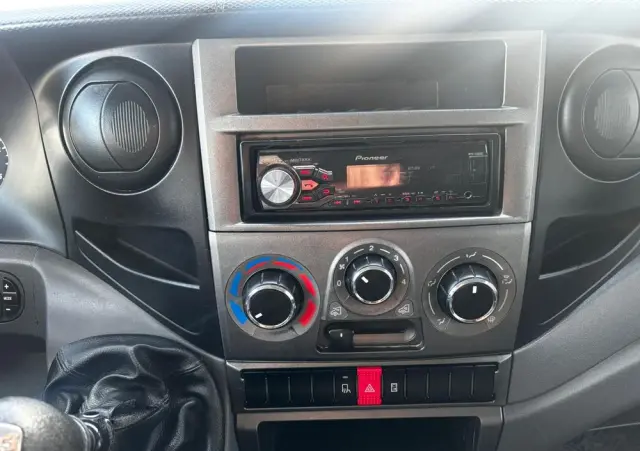 IVECO Daily Doka Dubelkabina 7 osób z wywrotką 