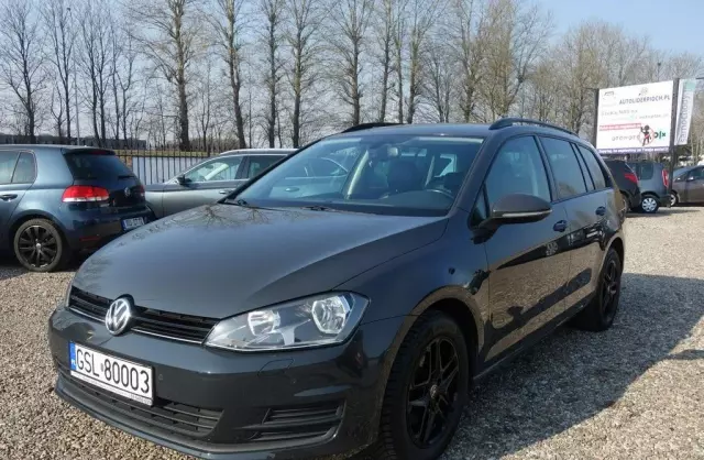 VOLKSWAGEN Golf 