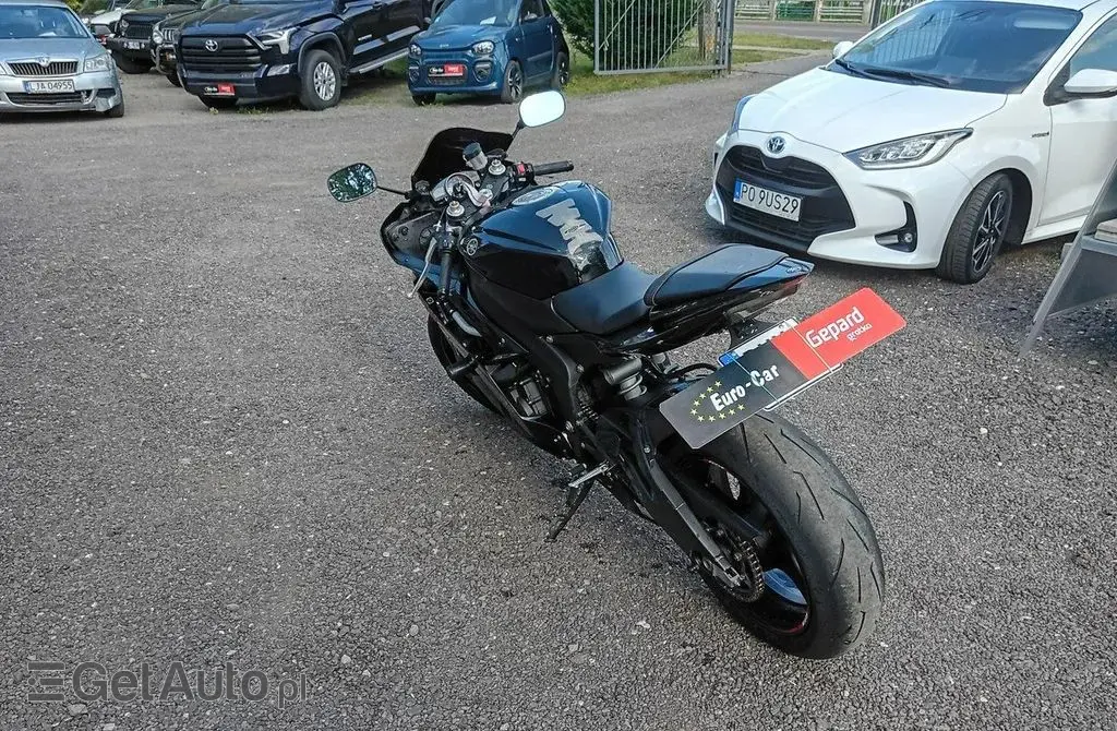 YAMAHA R6 