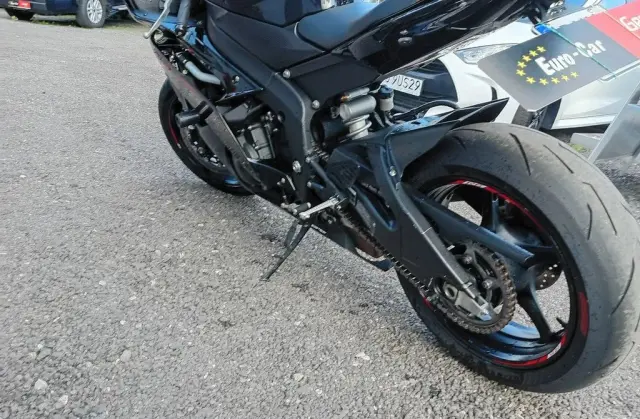 YAMAHA R6 