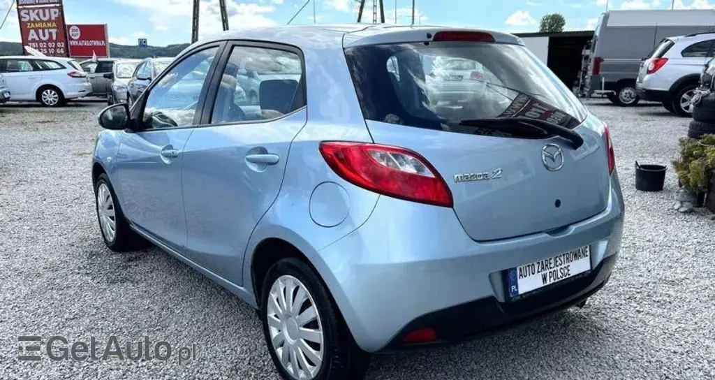 MAZDA 2 