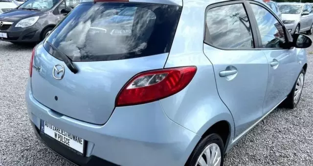 MAZDA 2 