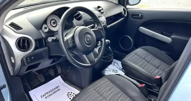 MAZDA 2 