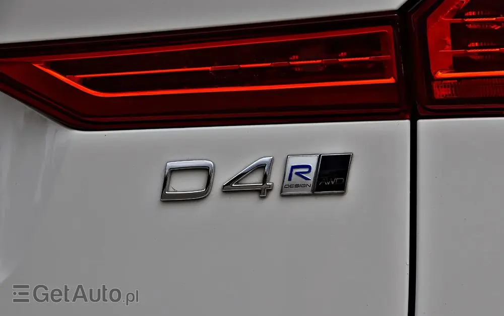 VOLVO XC 60 D4 R-Design