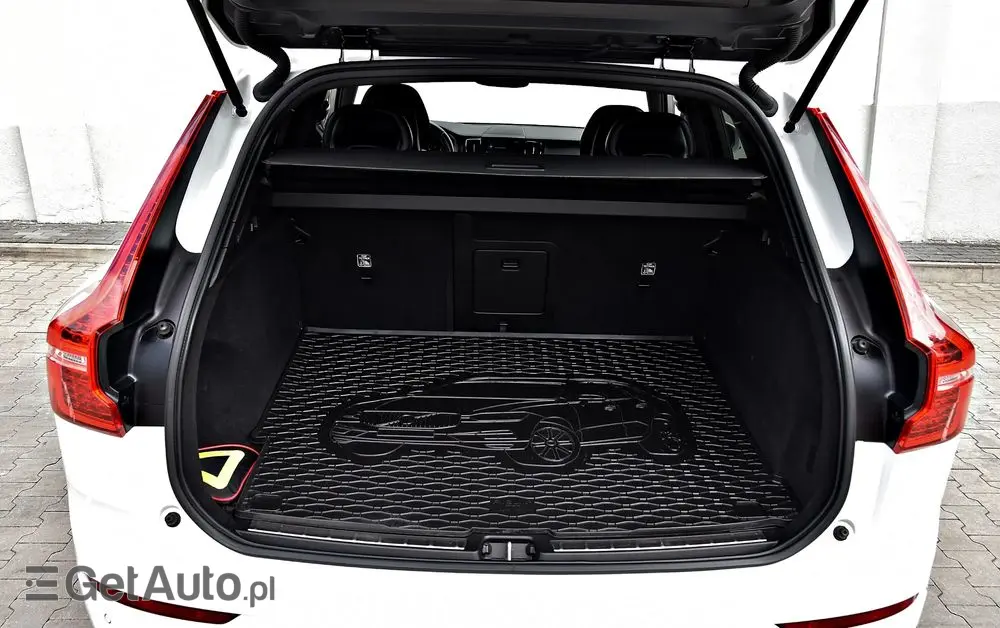 VOLVO XC 60 D4 R-Design