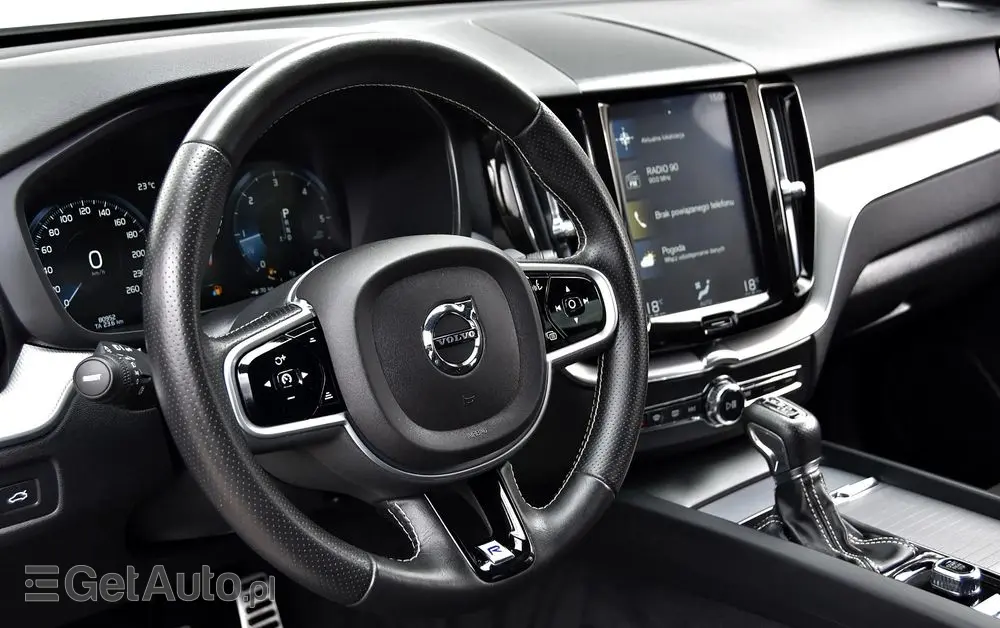 VOLVO XC 60 D4 R-Design