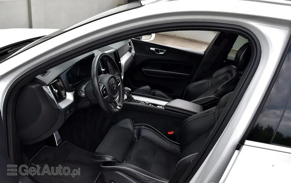 VOLVO XC 60 D4 R-Design