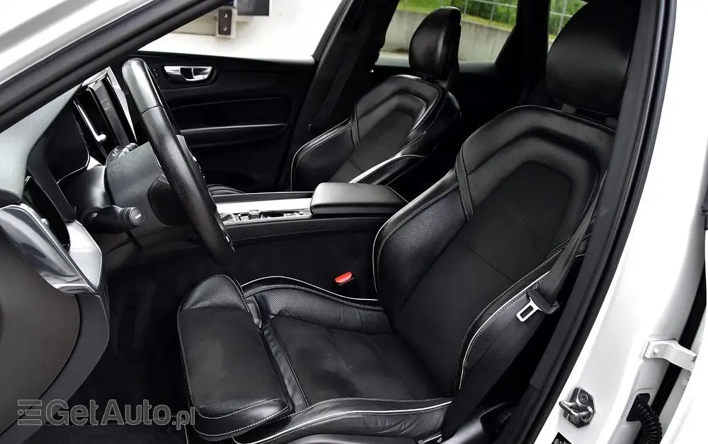VOLVO XC 60 D4 R-Design