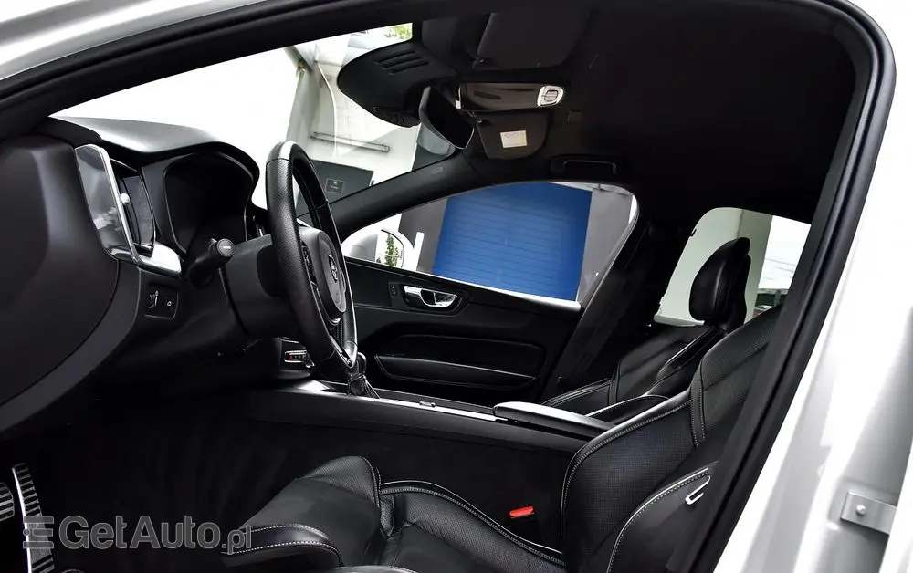 VOLVO XC 60 D4 R-Design