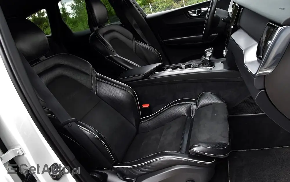 VOLVO XC 60 D4 R-Design