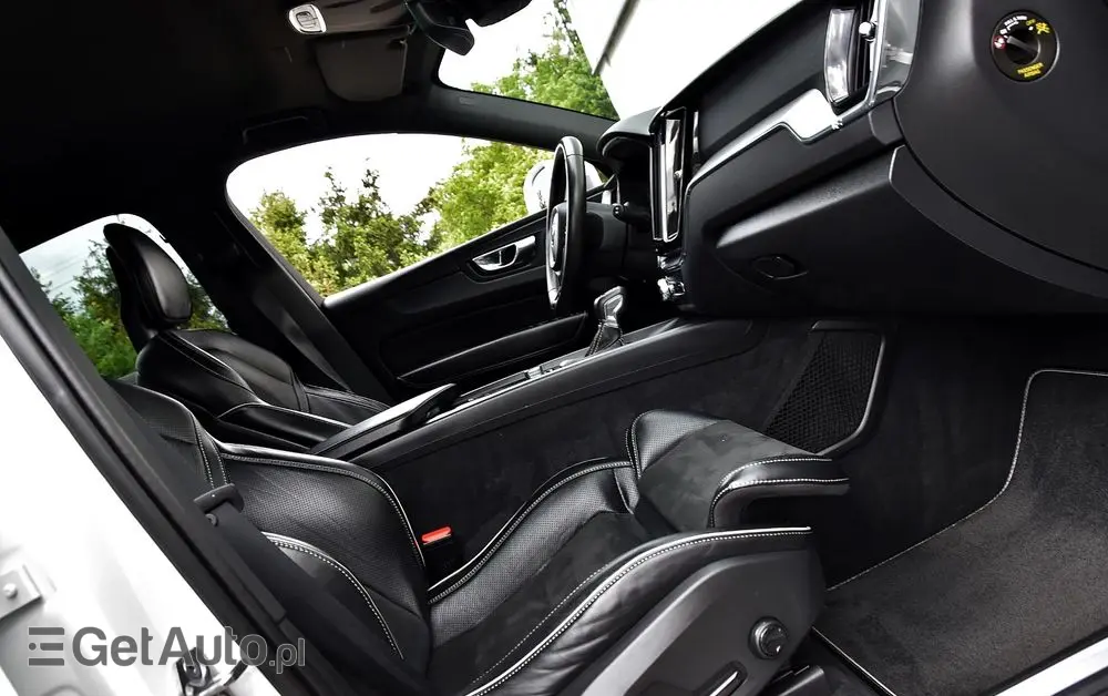 VOLVO XC 60 D4 R-Design