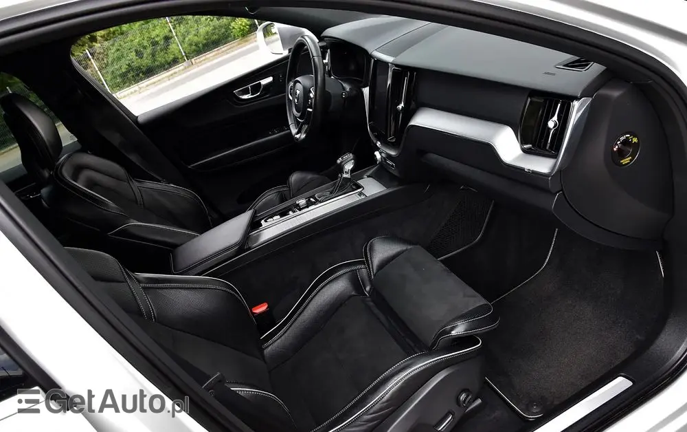 VOLVO XC 60 D4 R-Design