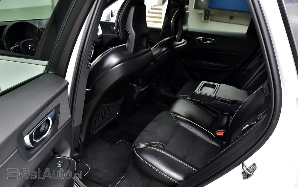 VOLVO XC 60 D4 R-Design