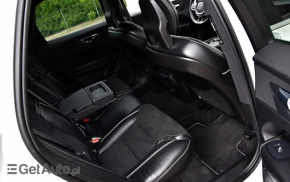 VOLVO XC 60 D4 R-Design