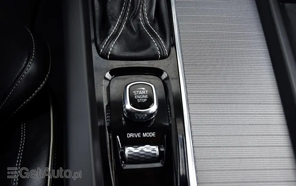 VOLVO XC 60 D4 R-Design