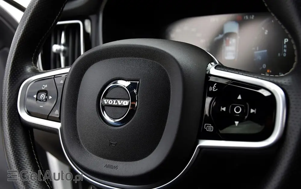 VOLVO XC 60 D4 R-Design